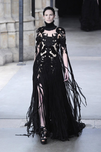 Мода в булчинските рокли от Alexander McQueen