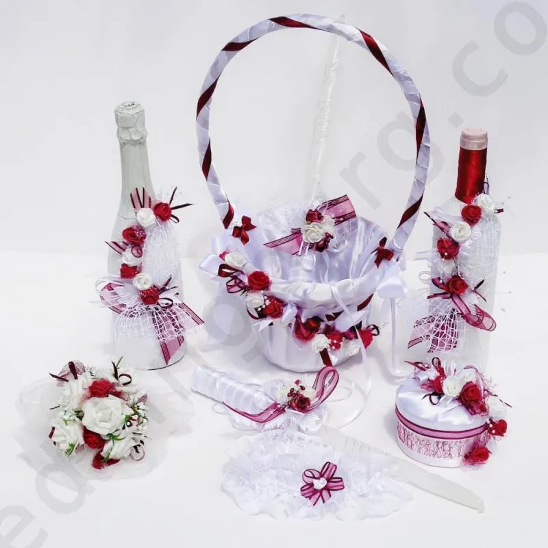 Сватбени аксесоари в комплект, изработени в бяло и червено