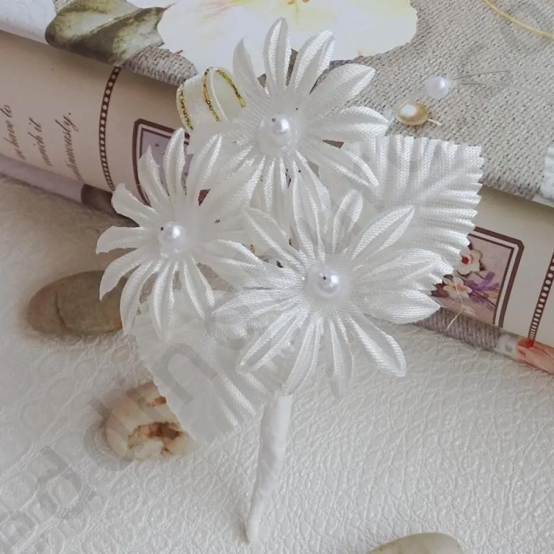 Сватбено цвете в екрю за ревера на гостите, модел 110