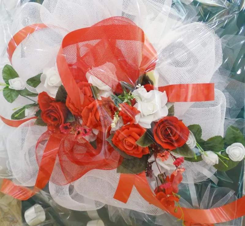 Укарса за сватбена кола от карсиви рози в червен цвят, модел CD031